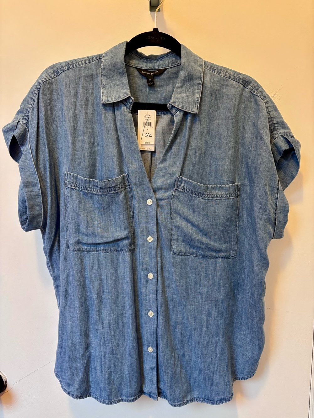 Banana Republic Light Blue Denim Short-Sleeve Button-Down Shirt NWT Medium